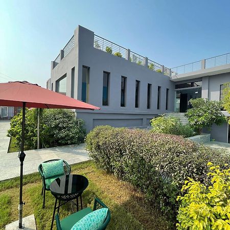 The Via Varanasi Resort Exterior foto