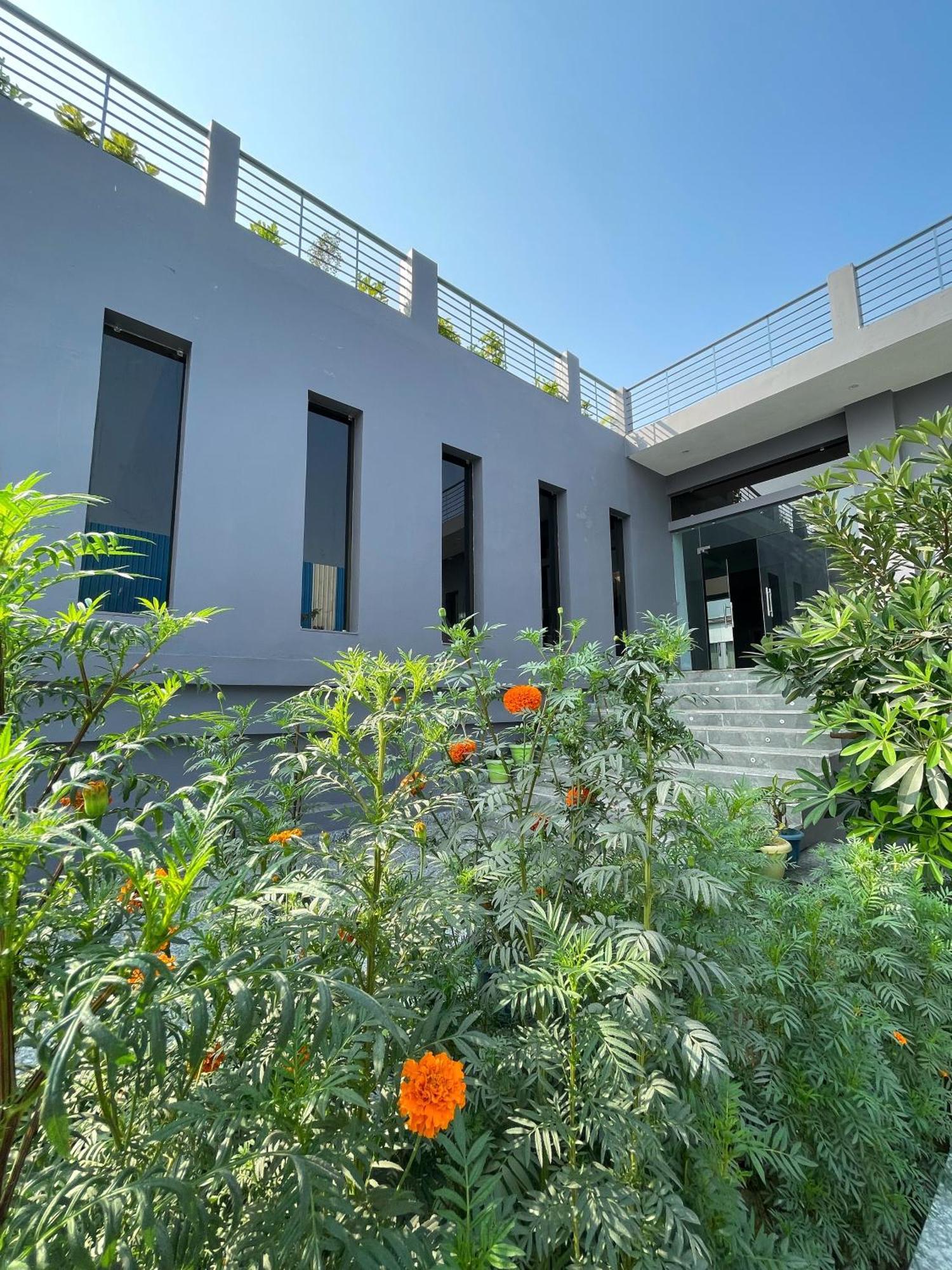 The Via Varanasi Resort Exterior foto